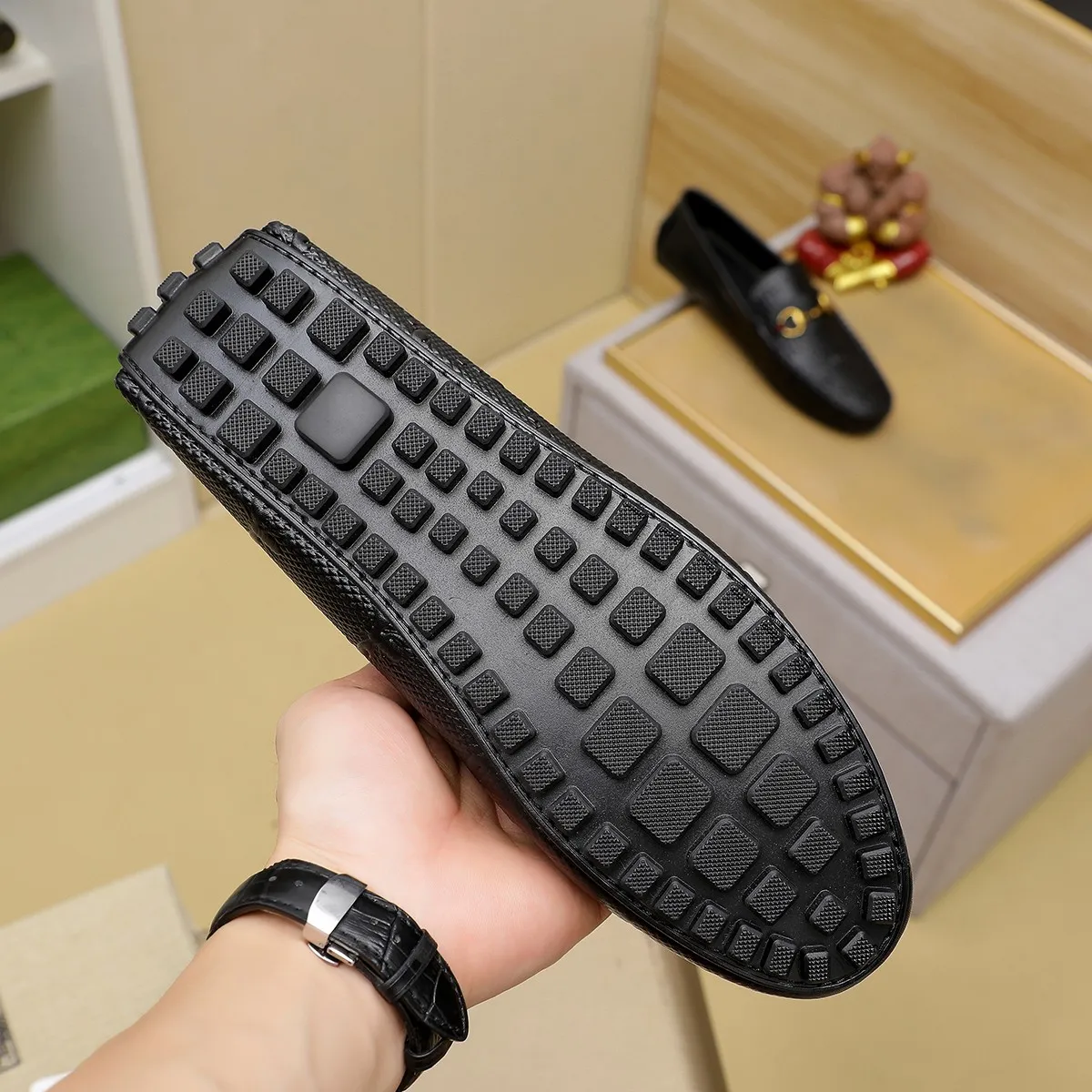 Men's shoes💰380💰🕷🕷️【 GUCCI 】Gucci's best-selling trendy men's casual slip-on shoes 🇨🇳Official website original 1:1 mold 💯Original quality, fine workmanship ☘Fashionable and versatile, perfect shape, comfortable on the feet 🍓Trendy men's recommended model, imported cowhide on the top layer 🎋High-quality pigskin lining, rubber wear-resistant and non-slip outsole, high-end atmosphere, worth owning 🍉Optional 38-44
